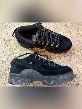 Nike Lahar Low Triple Black Hiking Shoes Women’s Size 9 Black Sneakers